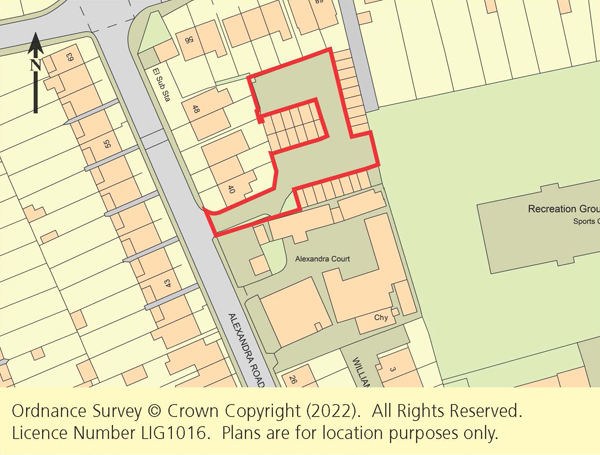Lot: 60 - FREEHOLD LAND GIVING ACCESS TO GARAGE BLOCKS, WITH POTENTIAL -